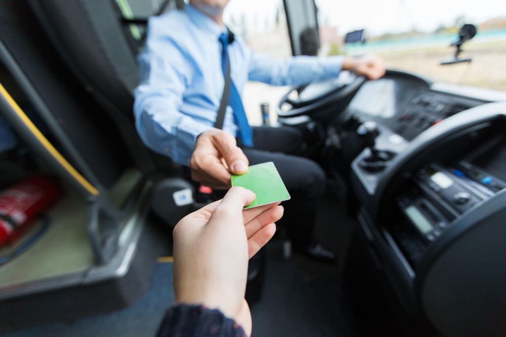 Como descontar o Vale-Transporte? Entenda como é feito o cálculo