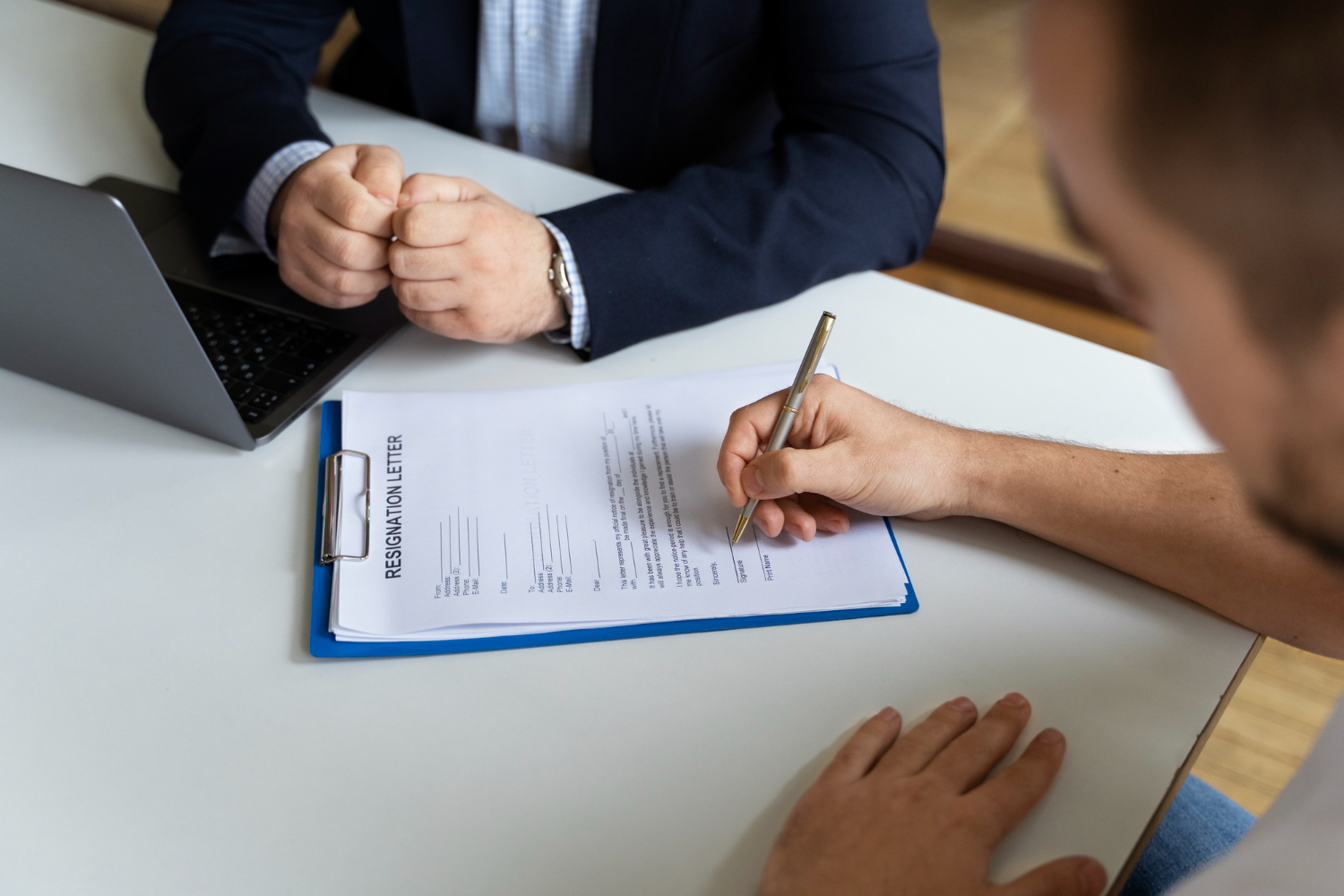 O que recebo se pedir demissão? Entenda os benefícios e as verbas que você não perde